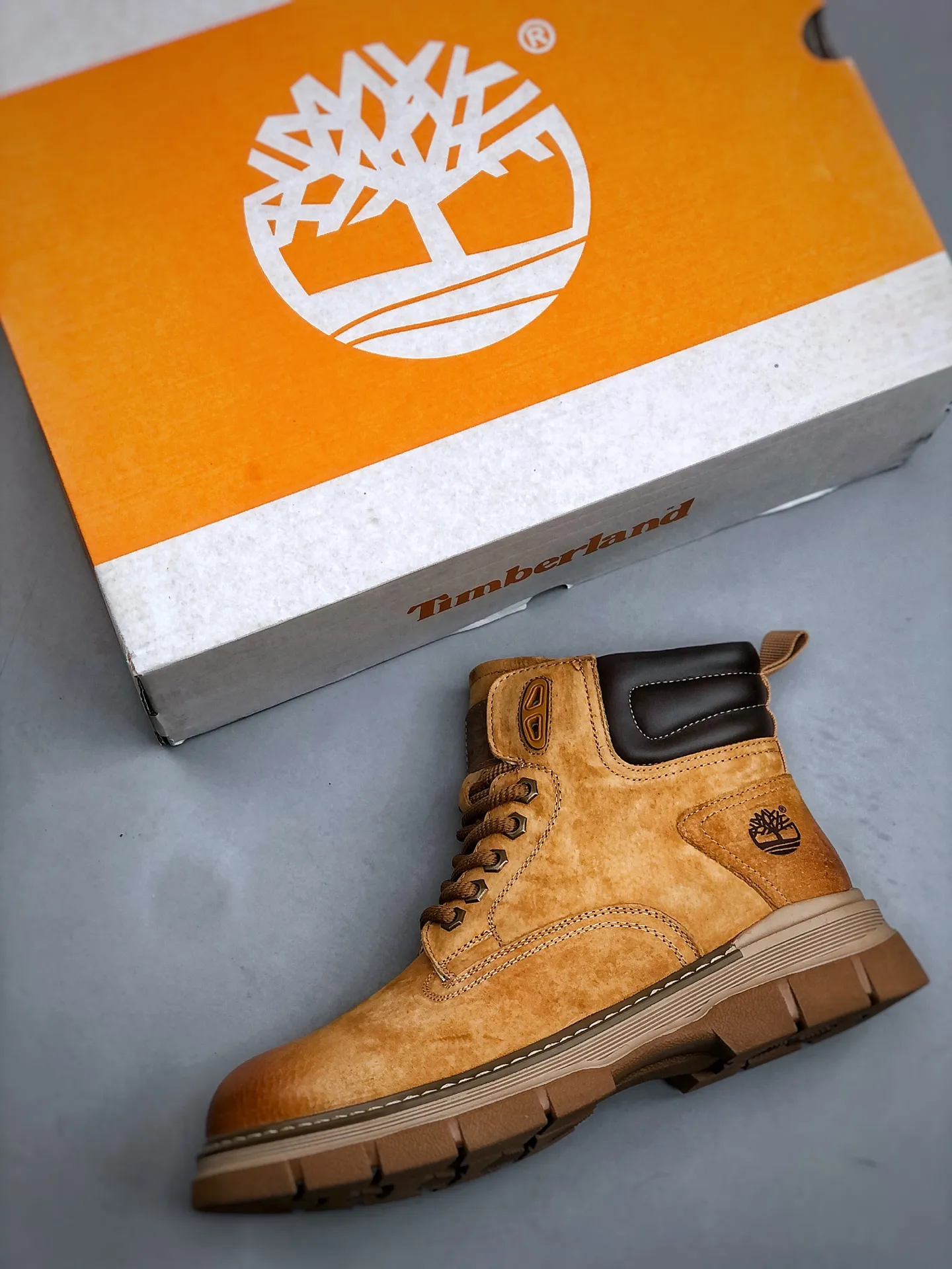 Welfare special price💰480 Timberland Timberland/Timberland new autumn and winter products (plush lining🔥warm and heat-locking) autumn and winter must-have outdoor casual rhubarb boots series #Guangdong Dachang quality original box original packaging fashion trend matching the fabric is made of Italian 🇮🇹 top frosted fine-grained cowhide with anti-odor and anti-corrosion genuine leather latex insoles. The outsole and hardware are all made from raw materials of the original factory. They are the same as the original Goodyear never-opening process. Good products do not kill pigs. The quality of the first order is strictly controlled. Exclusively released on the entire network. There is no doubt about the quality. The whole set of official website unified packaging gives you a perfect wearing experience. The quality is exquisite and durable. A must-have for sportsmen. Specially designed to prevent handsomeness. High-quality and first-class foot feel. Specially used for outdoor cold protection this winter. Daily casual matching. Size: 38 39 40 41 42 43 44 (leather shoe size)